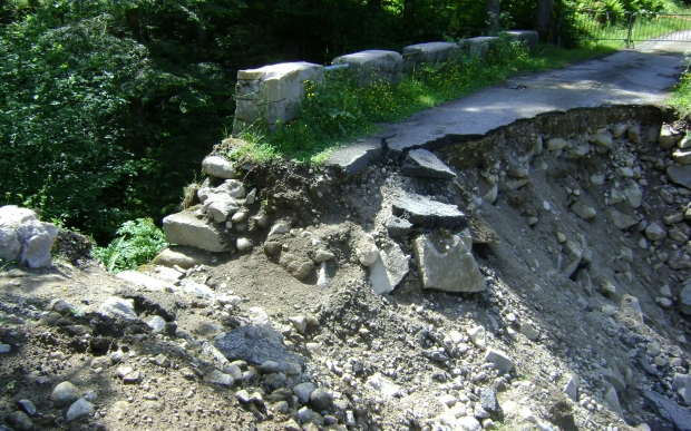 Pont après le glissement de terrain